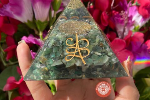 green-aventurine-orgonite-pyramid