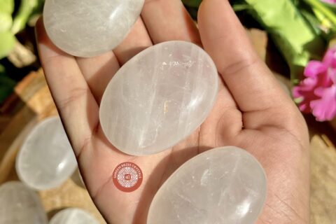 clear-quartz-palm-stone